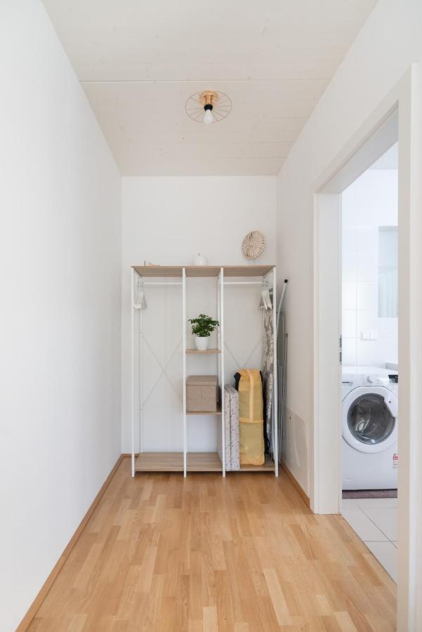 Helles, Neues Dg Apartment Mit Blick Zum Donauturm 비엔나 외부 사진