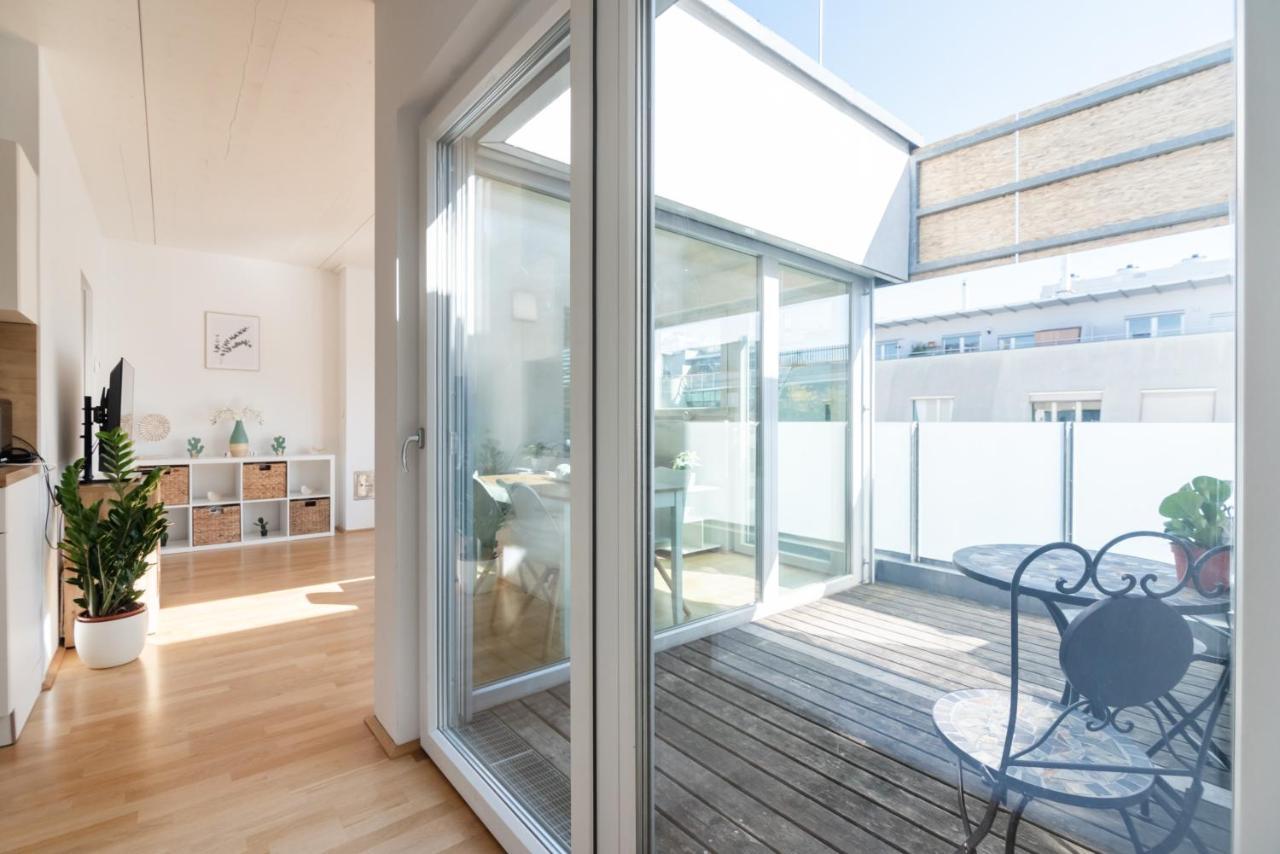 Helles, Neues Dg Apartment Mit Blick Zum Donauturm 비엔나 외부 사진