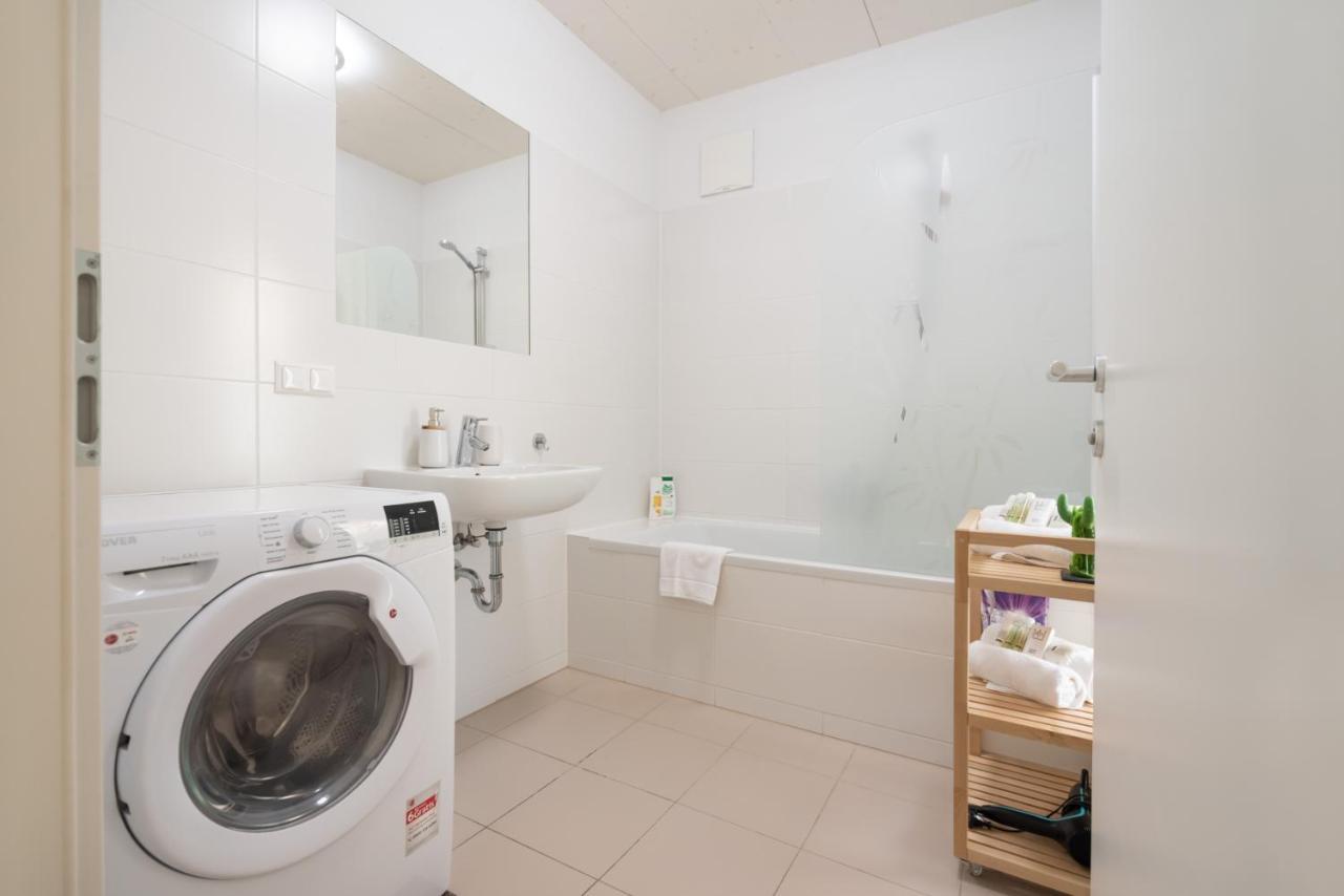 Helles, Neues Dg Apartment Mit Blick Zum Donauturm 비엔나 외부 사진