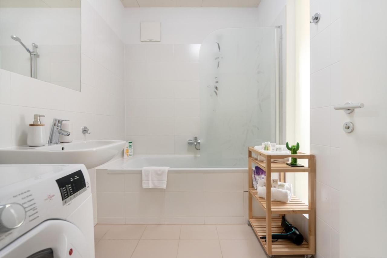 Helles, Neues Dg Apartment Mit Blick Zum Donauturm 비엔나 외부 사진