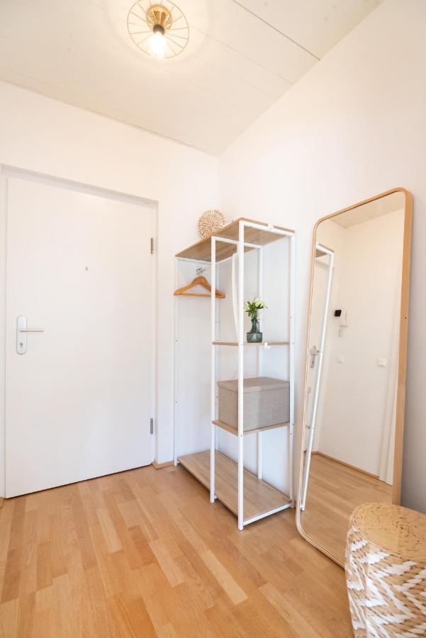 Helles, Neues Dg Apartment Mit Blick Zum Donauturm 비엔나 외부 사진