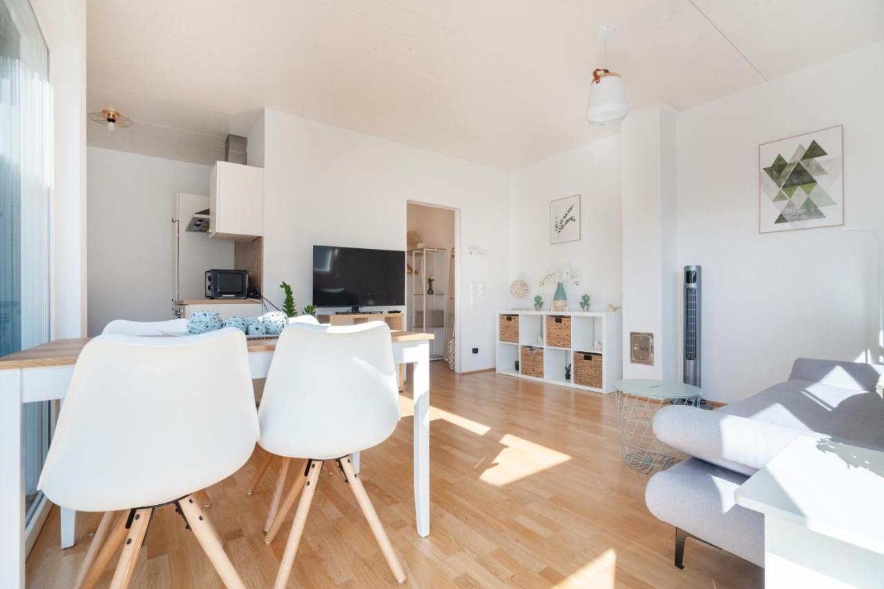 Helles, Neues Dg Apartment Mit Blick Zum Donauturm 비엔나 외부 사진