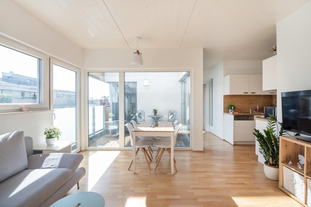 Helles, Neues Dg Apartment Mit Blick Zum Donauturm 비엔나 외부 사진