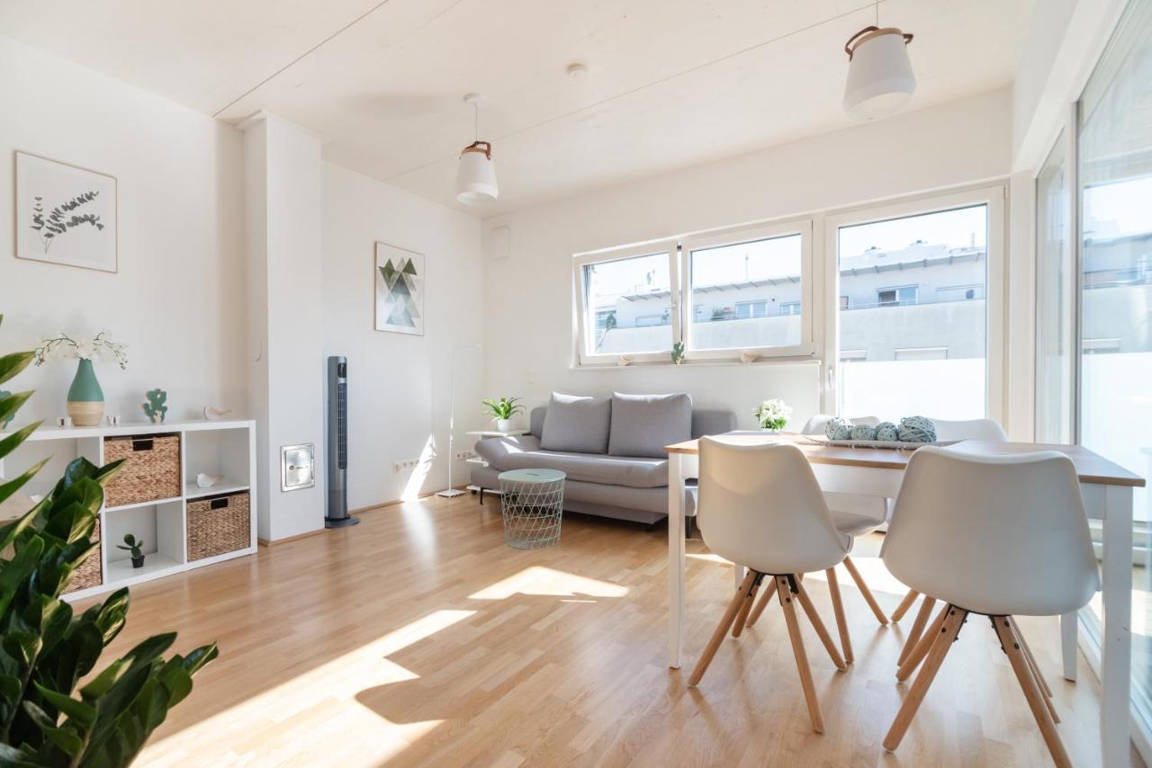 Helles, Neues Dg Apartment Mit Blick Zum Donauturm 비엔나 외부 사진
