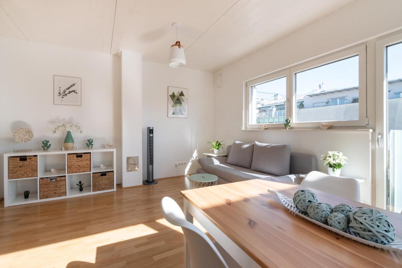 Helles, Neues Dg Apartment Mit Blick Zum Donauturm 비엔나 외부 사진