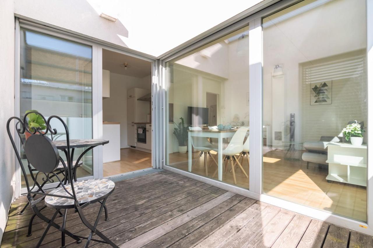 Helles, Neues Dg Apartment Mit Blick Zum Donauturm 비엔나 외부 사진